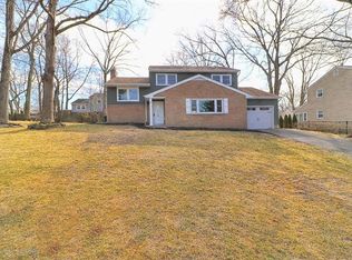 13 Oak Leaf Ln, Toms River, NJ 08755