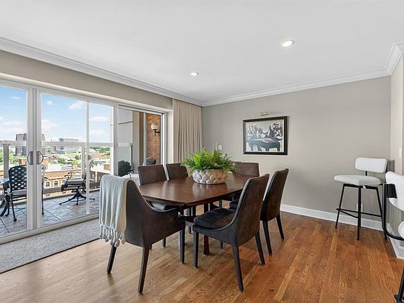 5th image of 121 W 48th St APT 808
