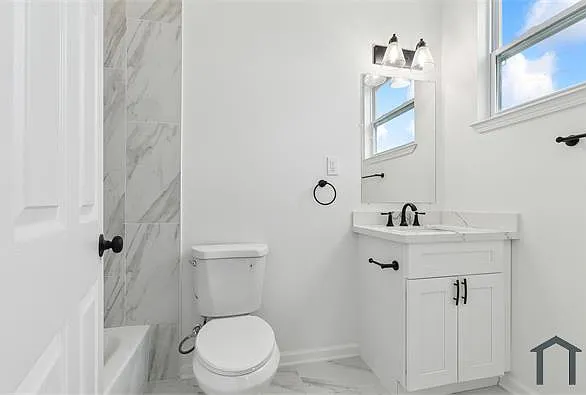 1504 Touro St — Photo 9