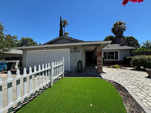 5th image of 2102 California Dr