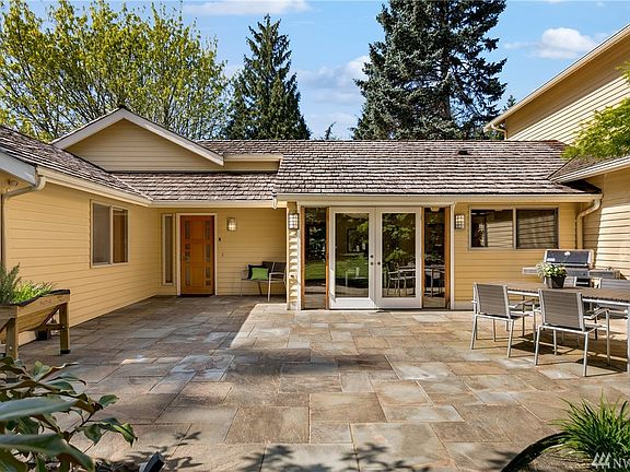 3rd image of 4761 162nd Ave NE