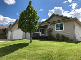 3022 N Colorado Dr, Bismarck, ND 58503