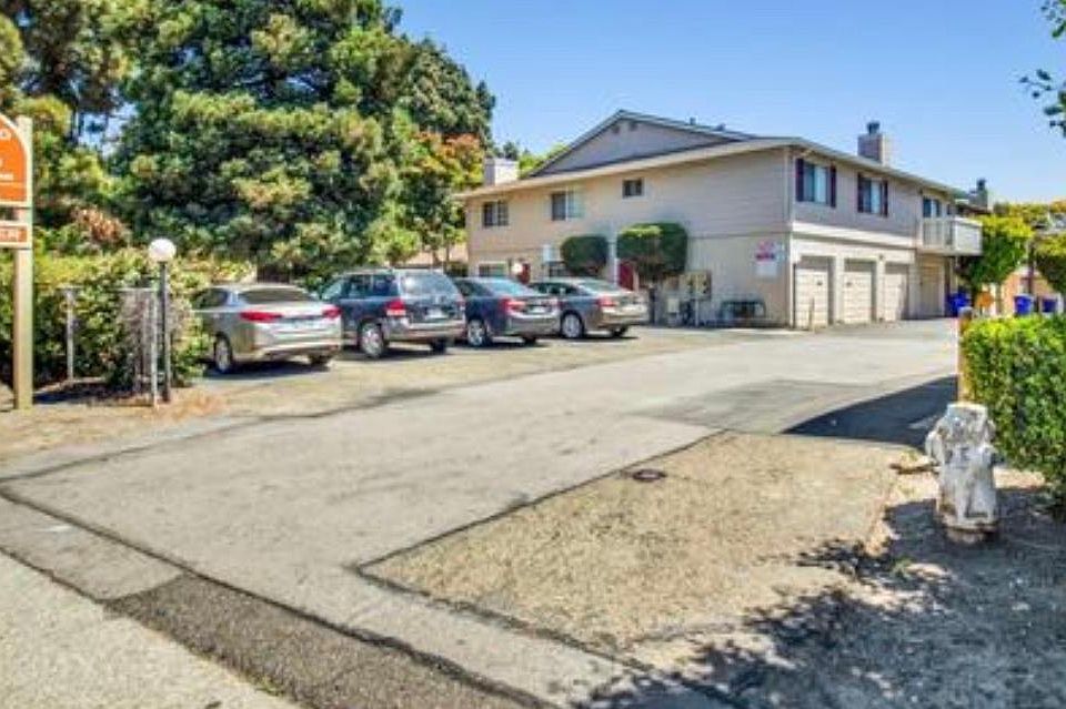 1st image of 2595 El Portal Dr APT B