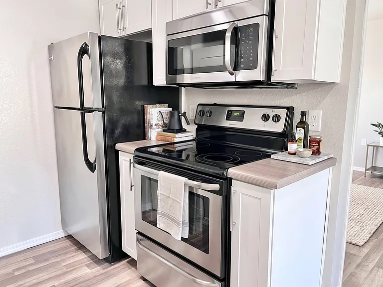 4127 N 9th Ave #6 — Photo 4
