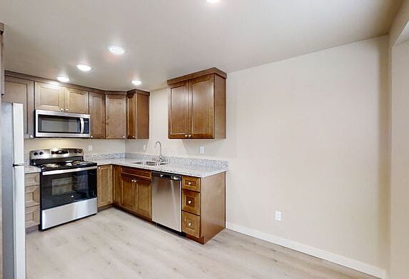 2nd image of 621 McKinley Way APT 4