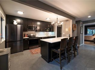 569 Heritage Vlg #A, Southbury, CT 06488