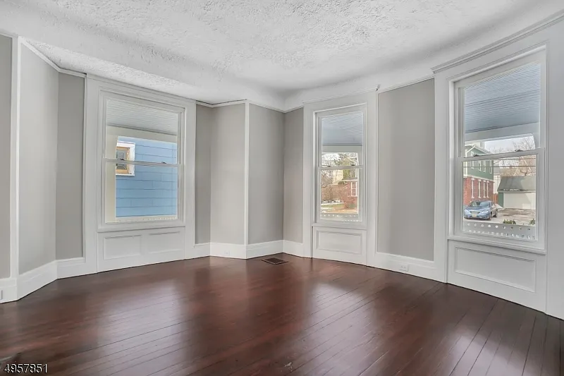 2 bed, 1.0 bath, $3,000 — Photo 4