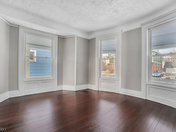 4th image of 25 Olyphant Dr Floor 1