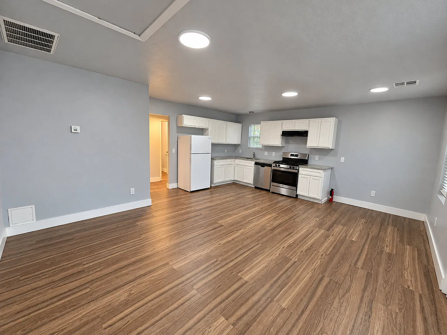 2 bed, 770 sqft, $950 — Photo 2