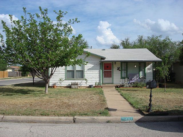 1st image of 2401 San Antonio St