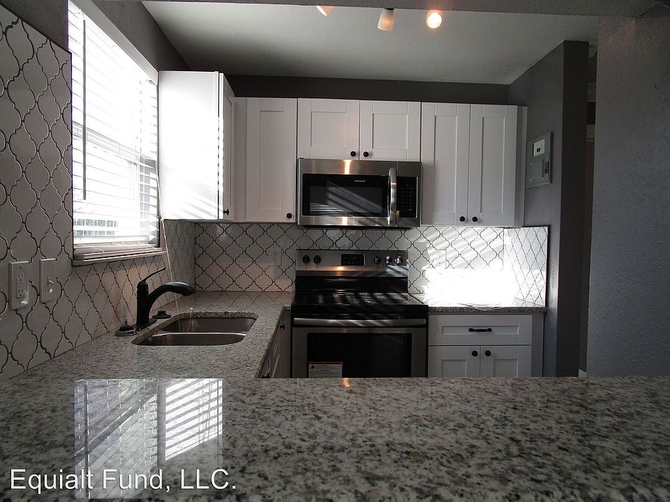 1st image of 214 Columbia Dr