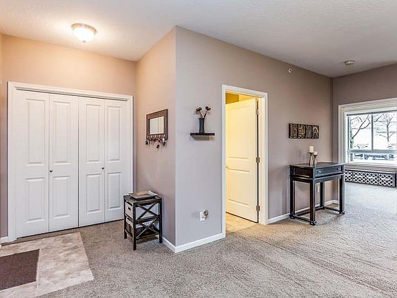 4th image of 6350 Coachlight Dr Unit 1107