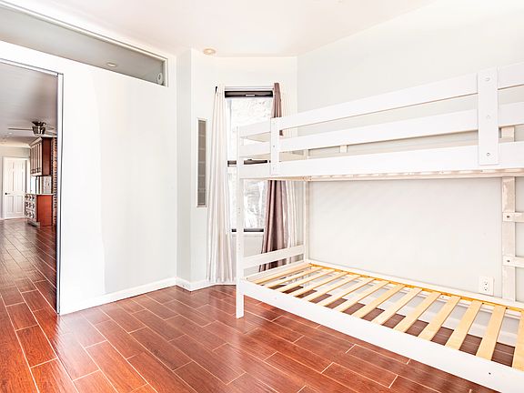 4th image of 153 W 106th St APT 3A