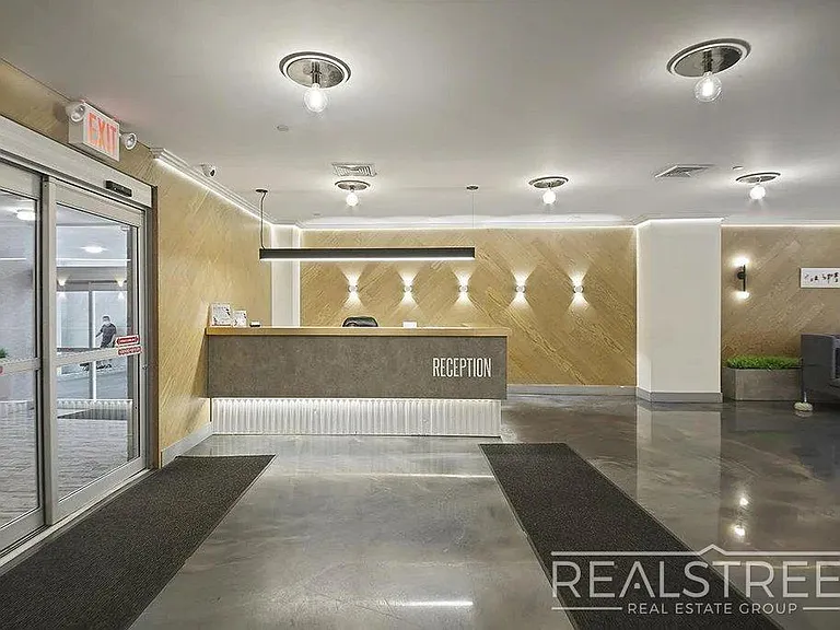 9002 Queens Blvd #422 — Photo 2