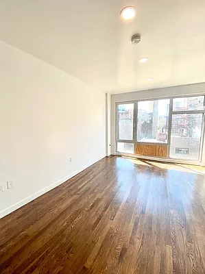 Rented by Dynamik Realty | media 10