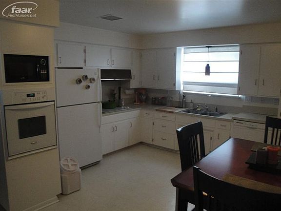4th image of 5493 Fernwood Dr