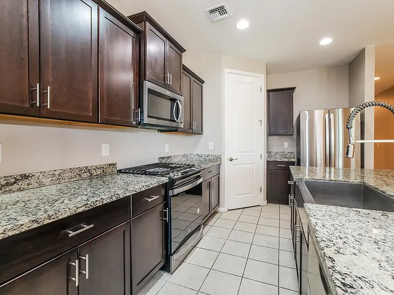 11022 W Marguerite Ave — Photo 7