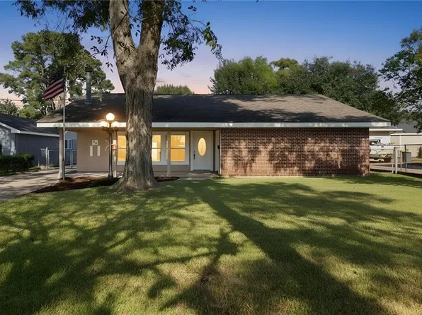 89 Haroleans St, Harahan, LA 70123