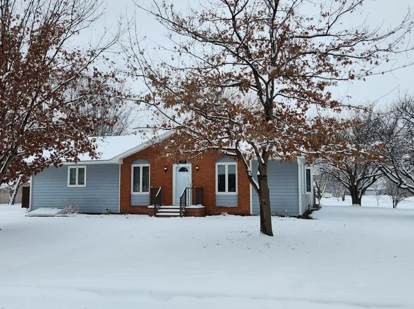 1527 Westborough Dr, Newton, KS 67114