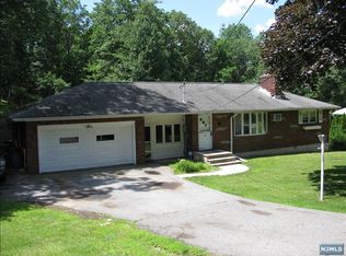 58 Hillside Dr, Bloomingdale, NJ 07403