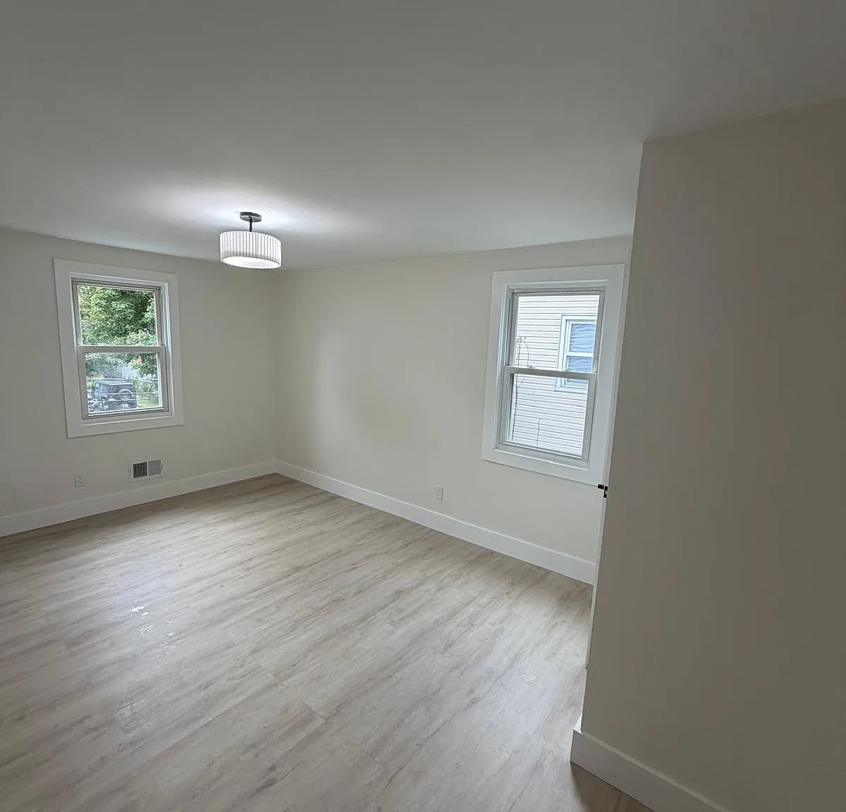 3 bed, 3.5 bath, 1800 sqft, $5,000 — Photo 4