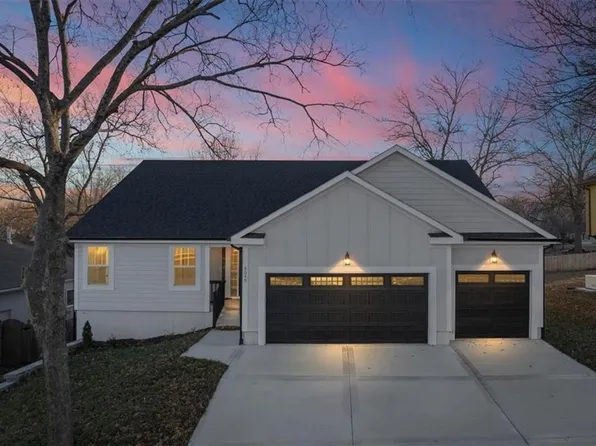 9049 E 51st St, Kansas City, MO 64133