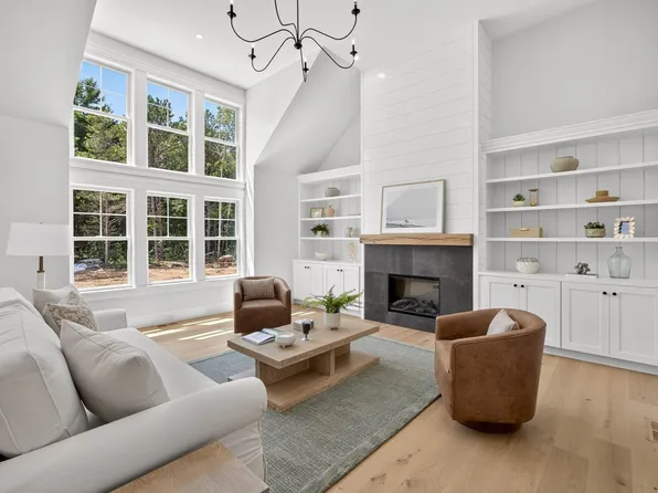 36 Baptiste Ln E, Falmouth, MA 02536