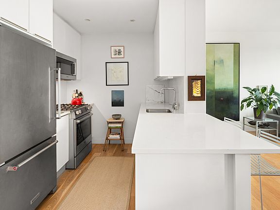 5th image of 8 Vanderbilt Ave #10F