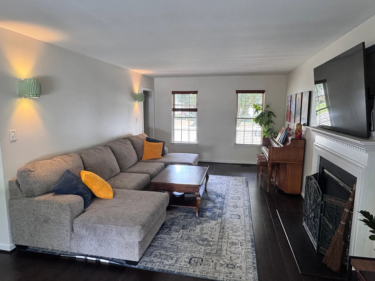 3 bed, 2.5 bath, 2000 sqft, $3,000 — Photo 2