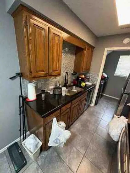 3 bed, 1.5 bath, 1100 sqft, $1,100 — Photo 3