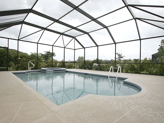 Huge pool/spa overlooking the lake 