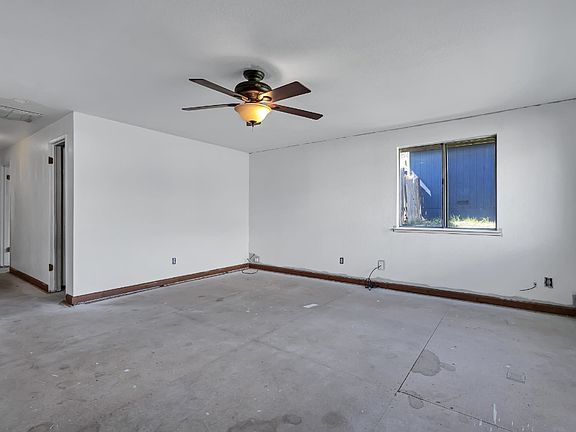 4th image of 623 Dawn St