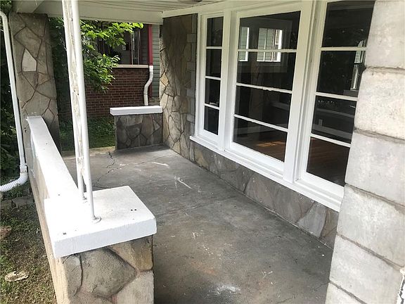 2nd image of 1134 E Hoefgen St