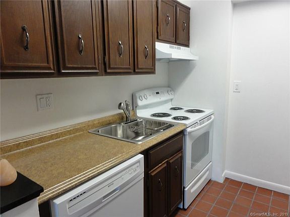 4th image of 500 Newfield Ave APT 1D
