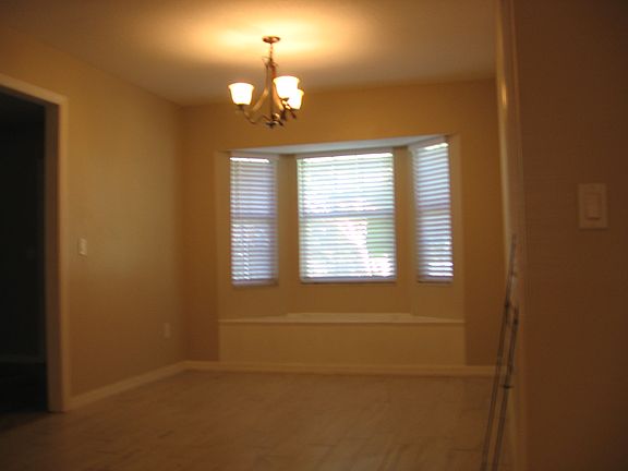 4th image of 500 NE 52nd Ct