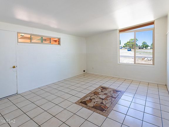 4th image of 215 S Avenue A