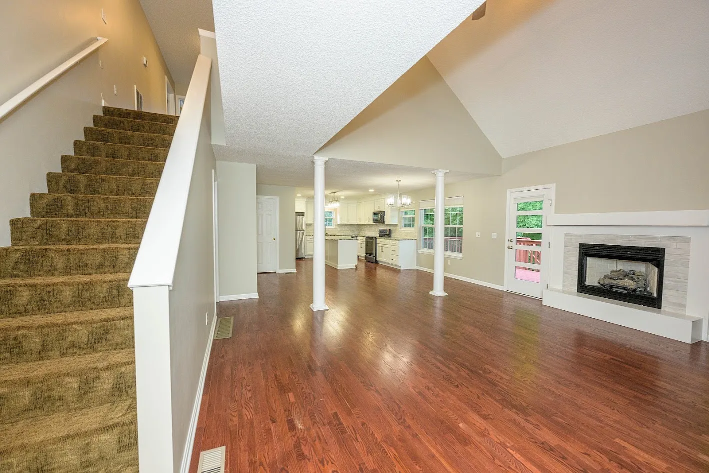 5 bed, 3.5 bath, 3300 sqft, $2,700 — Photo 3