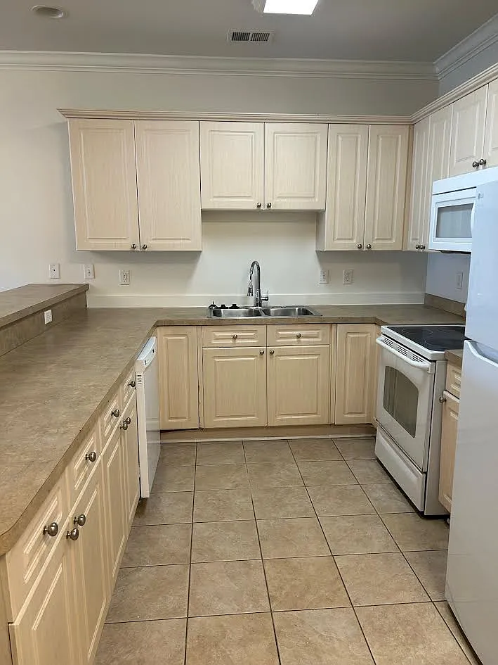 3 bed, 1450 sqft, $1,675 — Photo 2
