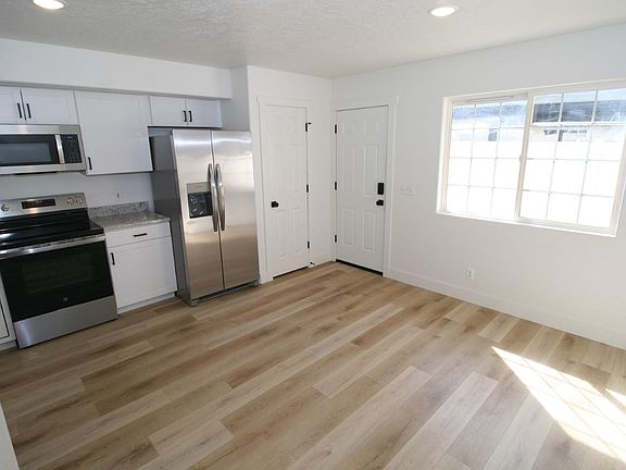 5th image of 684 W Buena Vista Blvd