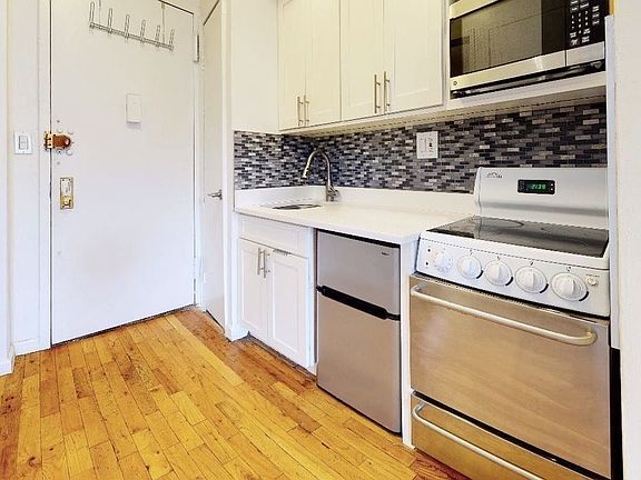 5th image of 310 W 4th St #3C