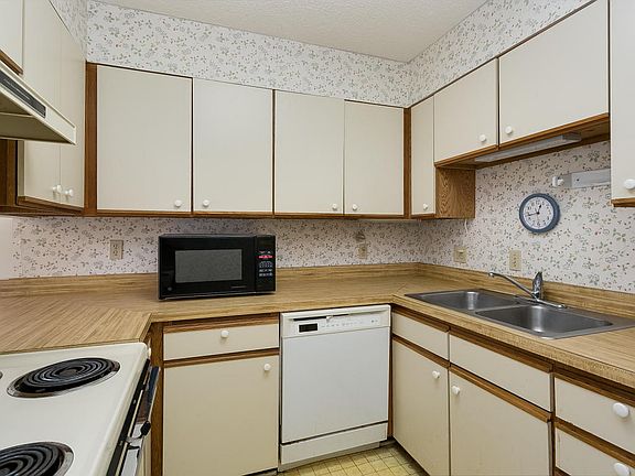 3rd image of 1071 S Edgewood Ave #106