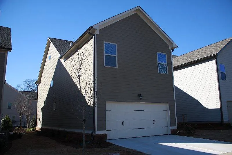 4 bed, 3.5 bath, 2800 sqft, $3,850 — Photo 2