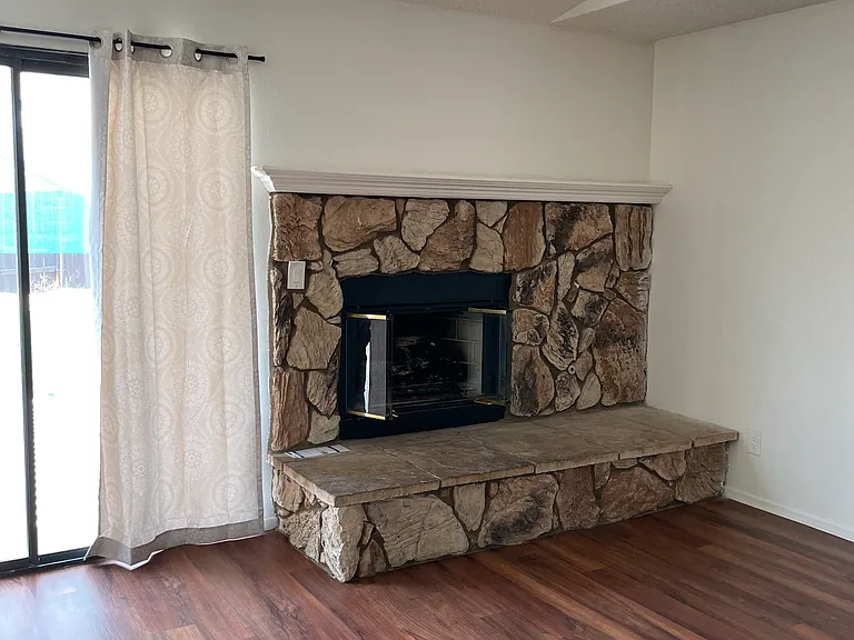 26709 Dartmouth St — Photo 5