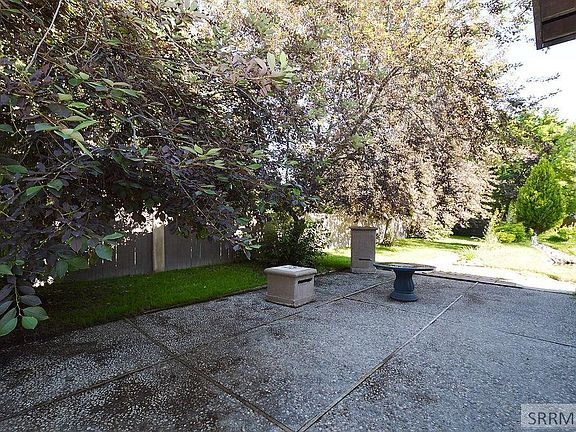 3rd image of 1306 Walstrom Ln
