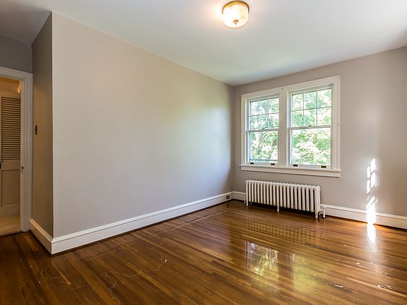 5th image of 746 New Holland Ave