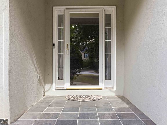 3rd image of 820 Clifton Rdg