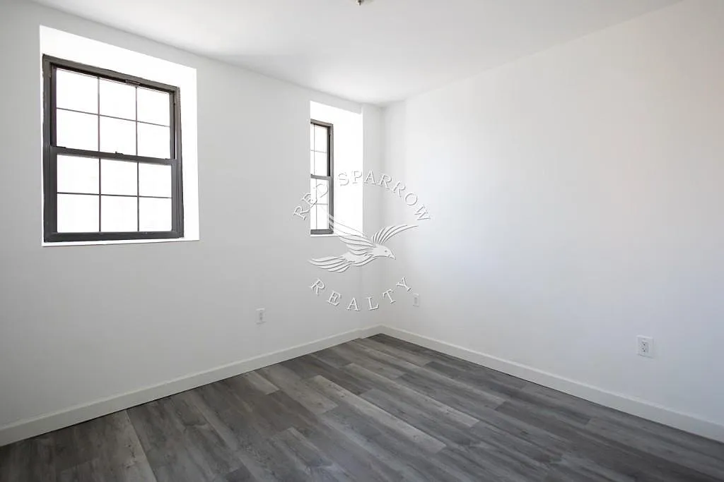 Building Photo - 1880 3rd Ave #A
