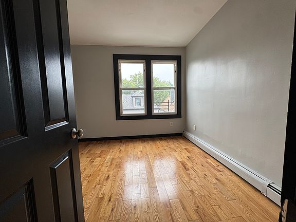 4th image of 227 Duncan Ave Floor 1