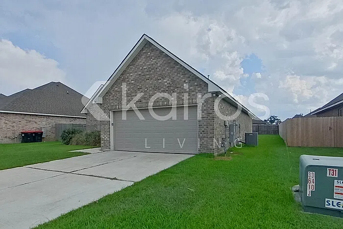3 bed, 2.0 bath, 1657 sqft, $1,975 — Photo 3