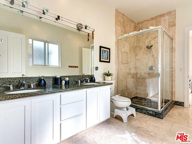 7908 W 81st St — Photo 23